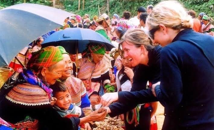 Special tour organized on every Saturday- Private tour CanCau market and BacHa market.